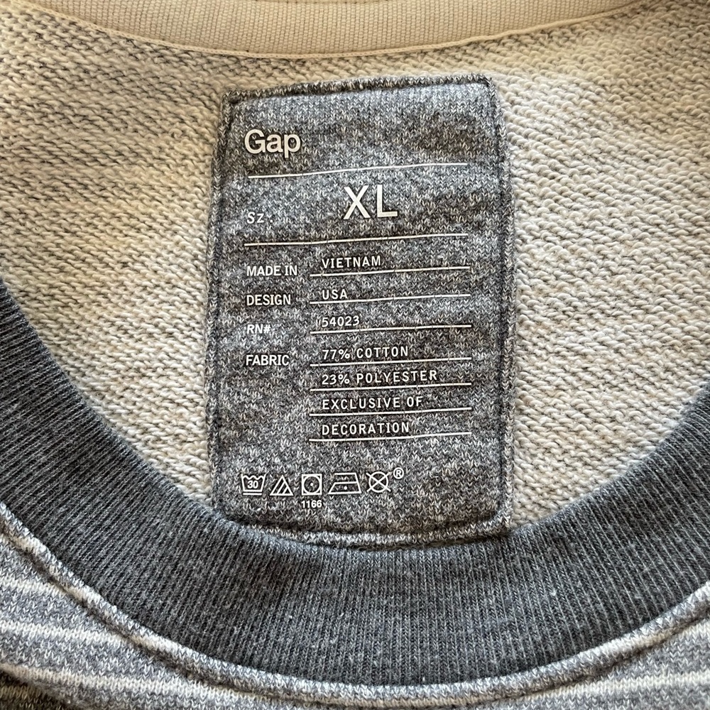 GAP Men's Heather Gray Crewneck Sweater